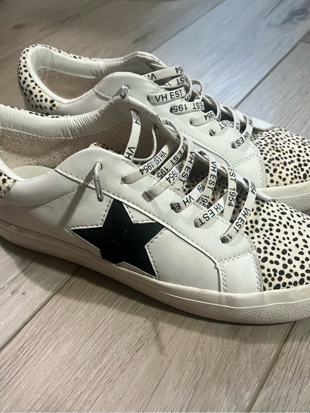 White Leather Women's Sneaker with Black Star and Spotted Toe